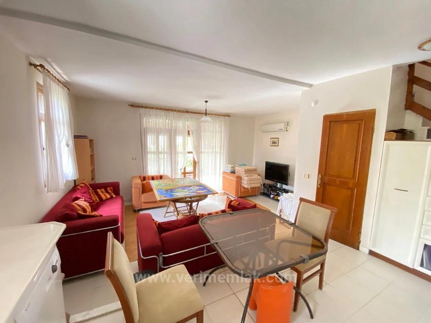 3+1 Villa For Sale On The Sea Side In A Complex With Pool In Ürkmez