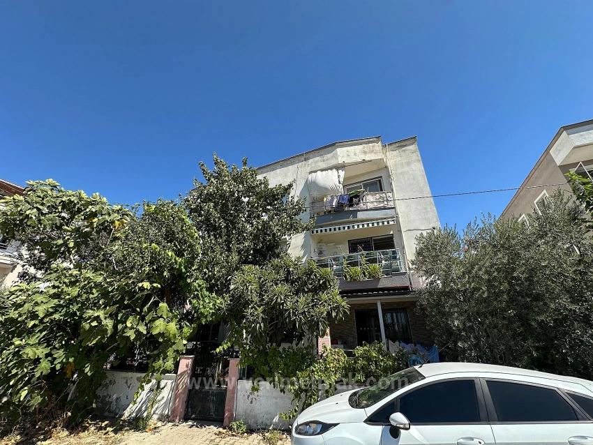 2+1 Airy Flat For Sale In Central Location In Ürkmez