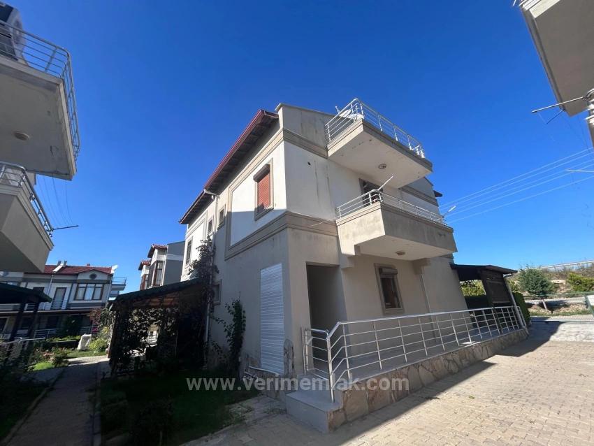 3+1 Villa With Pool In A Seaside Complex In Gümüldür