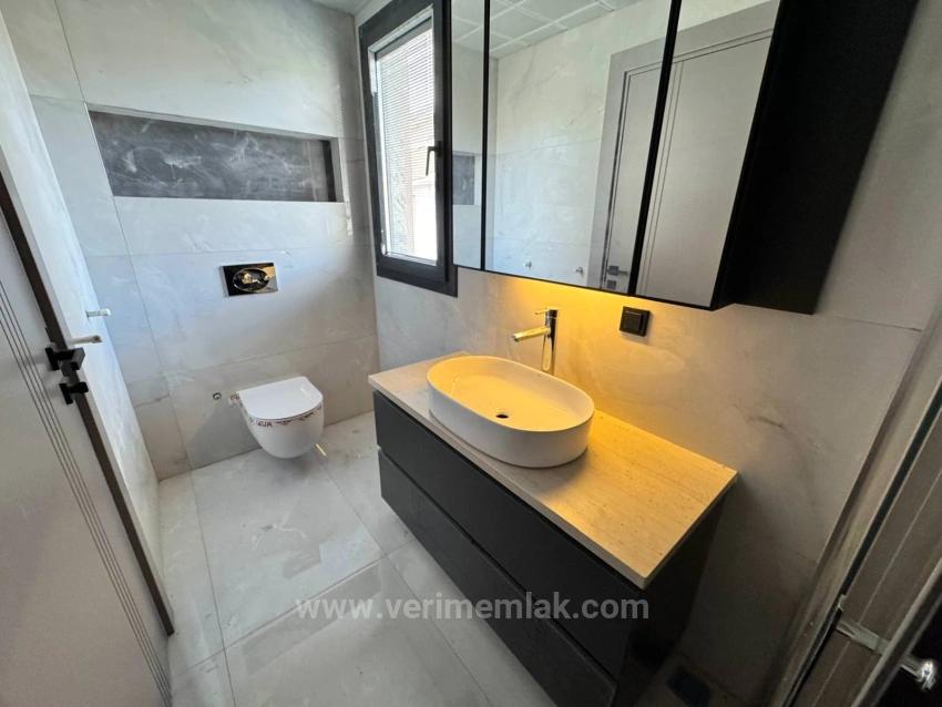 Luxury 3+1 Private Villa With Pool On Sea Side In Özdere