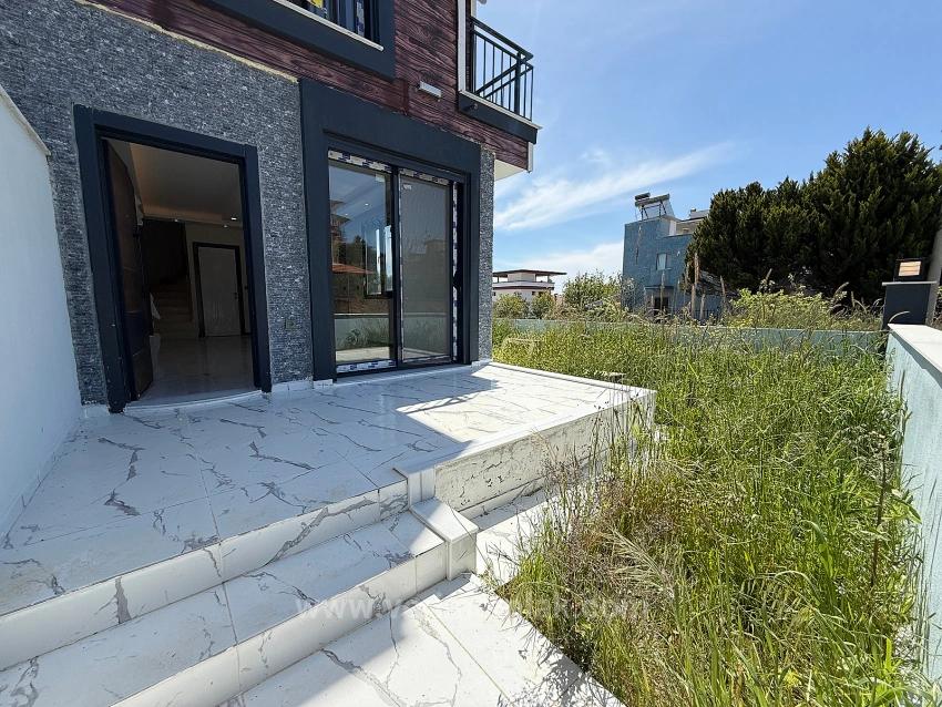 2+1 Villa For Sale In Doğanbey With Full Sea View And Garden