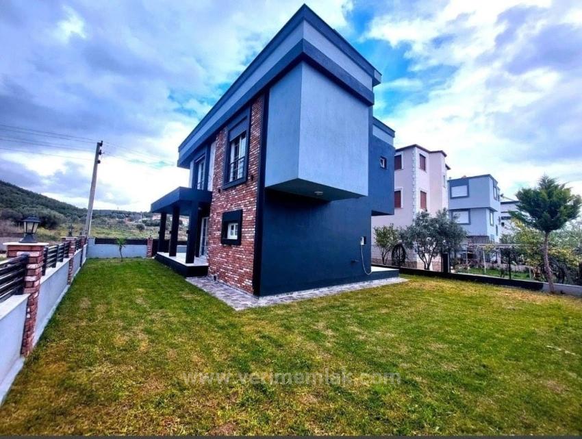 A Single Detached 3+1 Villa For Sale On A 300M² Plot In Doğanbey, Seferihisar.