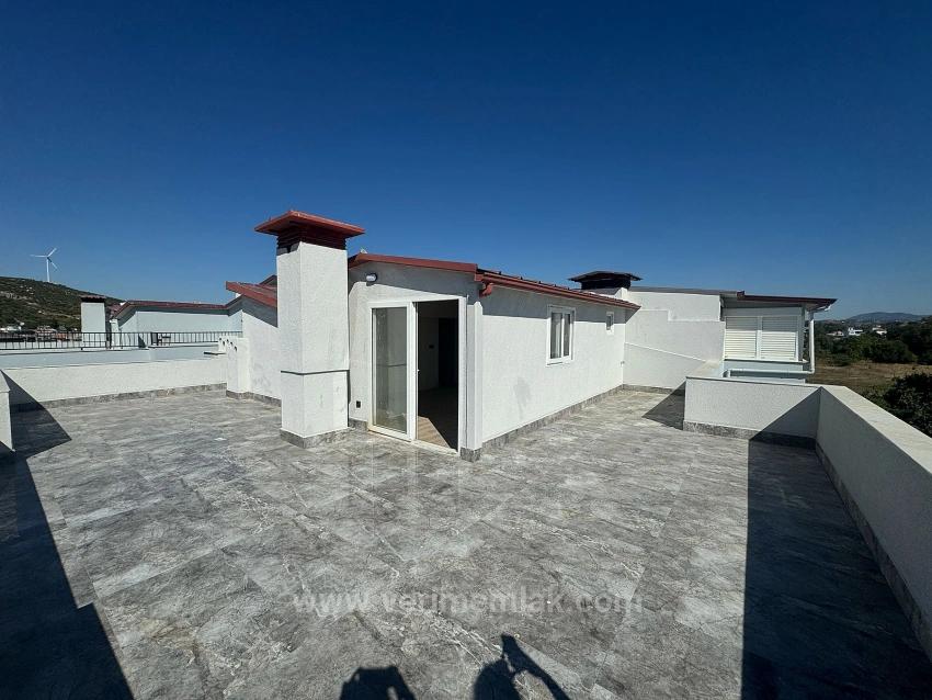 5+1 Duplex Apartment For Sale In Sığacık, Seferihisar, Suitable For Summer And Winter Residence