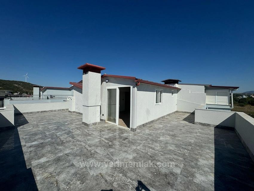 5+1 Duplex Apartment For Sale In Sığacık, Seferihisar, Suitable For Summer And Winter Residence