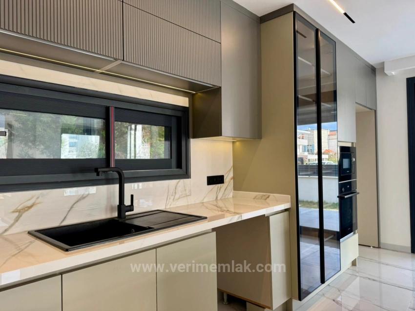 Luxury, Fully Detached 4+1 Villa With Pool, Brand New, In Sığacık, Seferihisar.