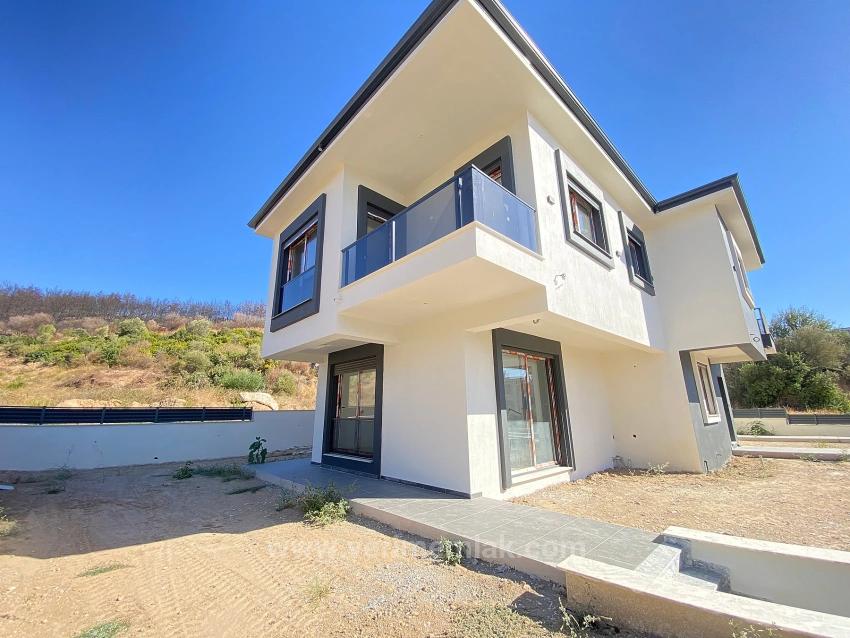 Airy 3+1 Villa For Sale In Ürkmez, Close To The Beach