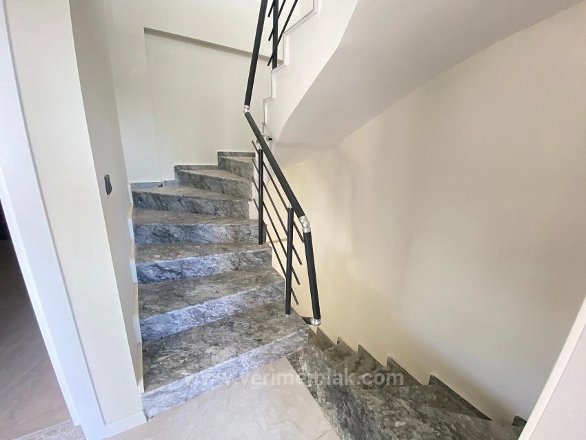Seferihisar Ürkmez Beach Close Airy 3+1 For Sale Villa