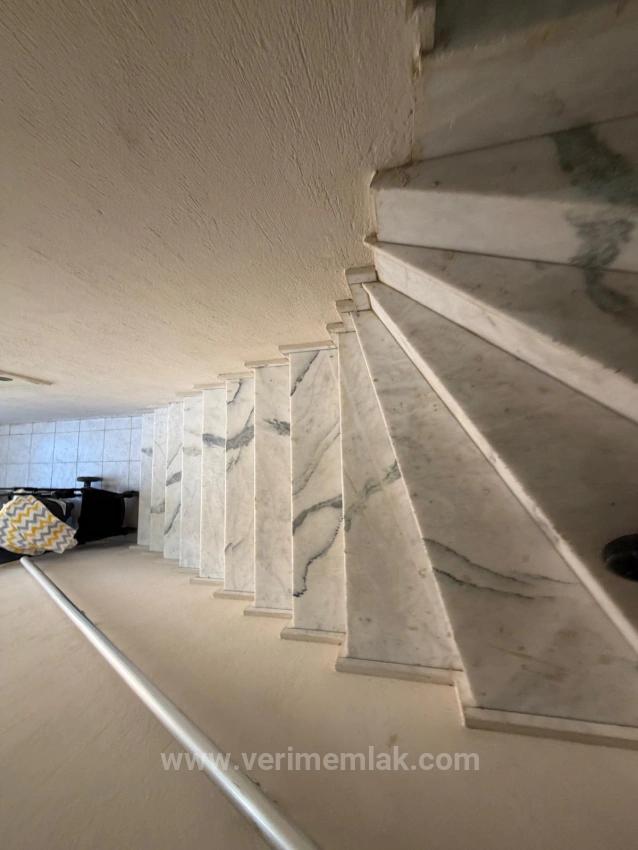 2+1 Apartment For Sale In Seferihisar Bengiler, 150M From The Sea, Above A Market.