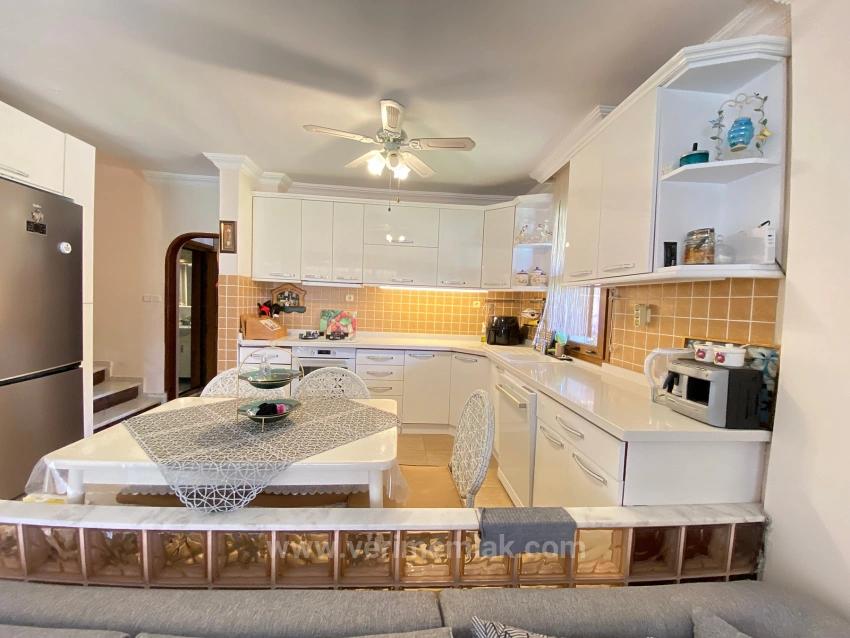 Detached, Comfortable 3+1 Villa With Pool And Security For Sale In Seferihisar Erdem Tur Site.