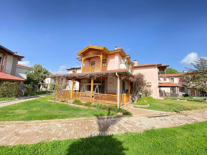 Detached, Comfortable 3+1 Villa With Pool And Security For Sale In Seferihisar Erdem Tur Site.