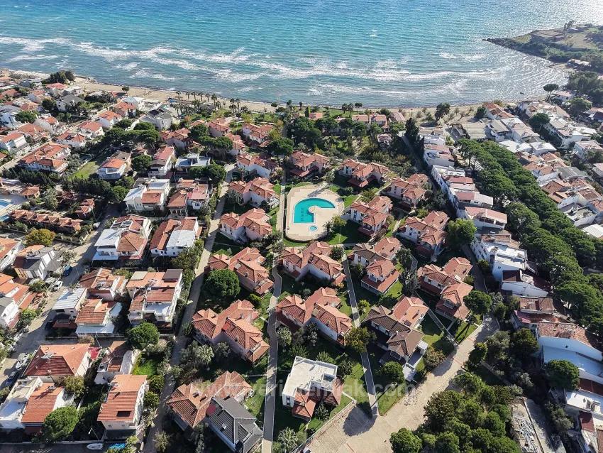 Detached, Comfortable 3+1 Villa With Pool And Security For Sale In Seferihisar Erdem Tur Site.