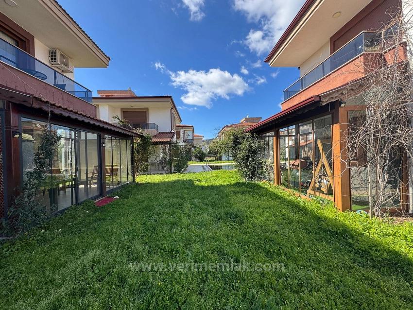 Luxury 3+1 Villa In A Gated Community With A Swimming Pool, Close To The Sea, In Cumhuriyet Neighborhood, Seferihisar!