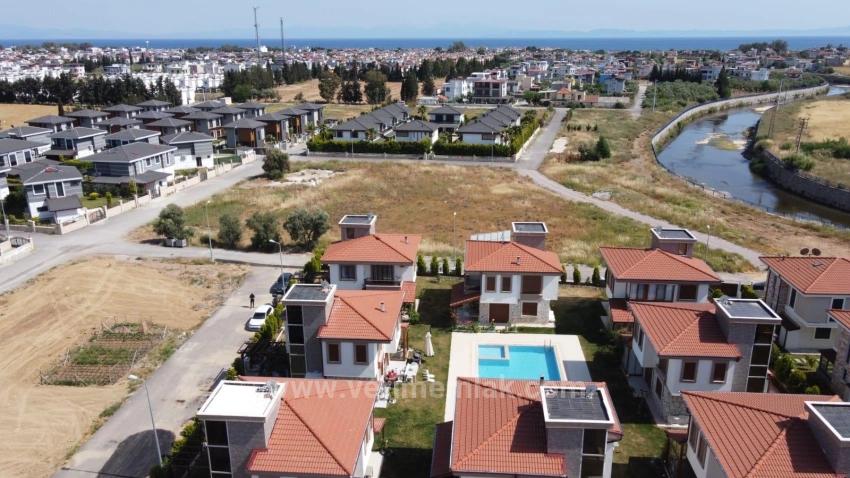 Luxury 3+1 Villa In A Gated Community With A Swimming Pool, Close To The Sea, In Cumhuriyet Neighborhood, Seferihisar!