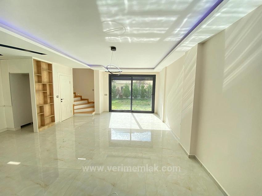 3+1 Detached Villa For Sale On The Seaside In Doğanbey