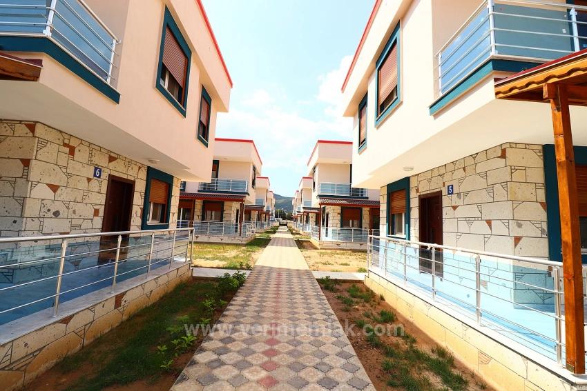 3+1 Detached Villa With Large Garden For Sale In Doğanbey