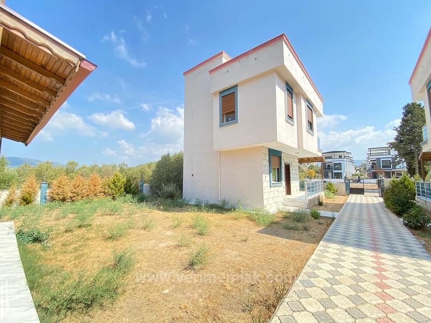 Seferihisar Doğanbey'de Single Detached Spacious Garden Sale 3+1 Villa