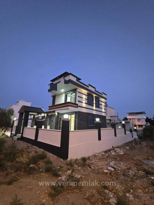 Condominium Title Deed, Close To The Sea, 3+1 Villa With Garden In Seferihisar Cumhuriyet