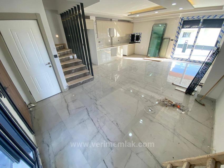 Condominium Title Deed, Close To The Sea, 3+1 Villa With Garden In Seferihisar Cumhuriyet