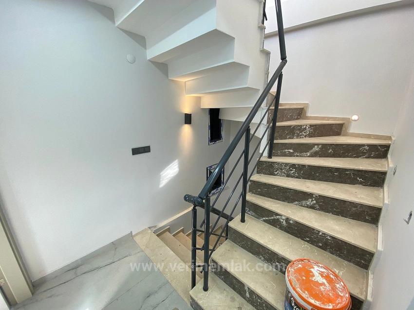 Condominium Title Deed, Close To The Sea, 3+1 Villa With Garden In Seferihisar Cumhuriyet