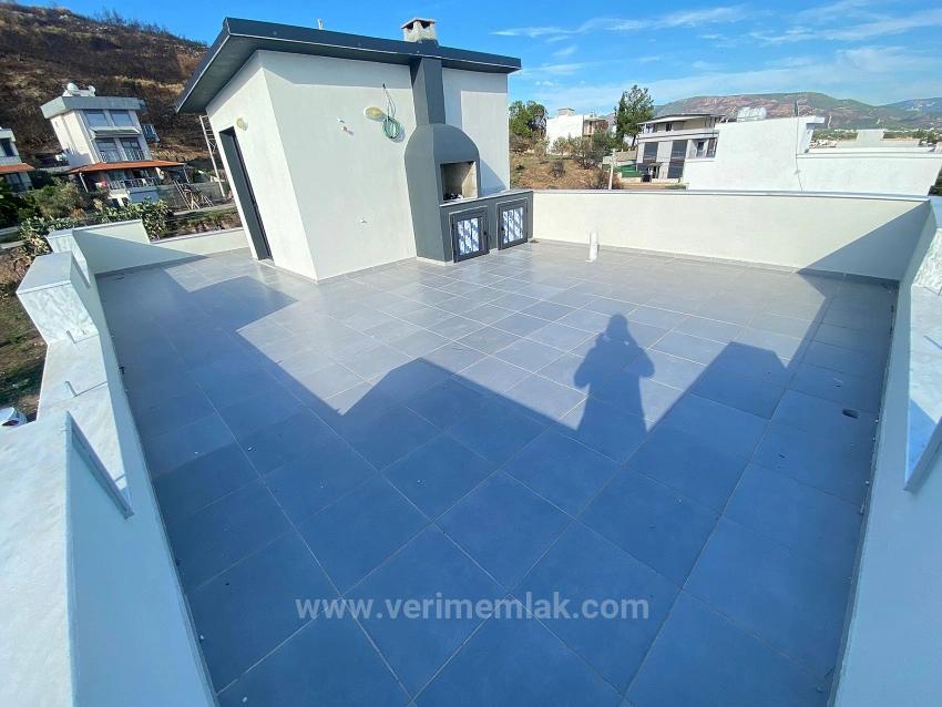 Condominium Title Deed, Close To The Sea, 3+1 Villa With Garden In Seferihisar Cumhuriyet