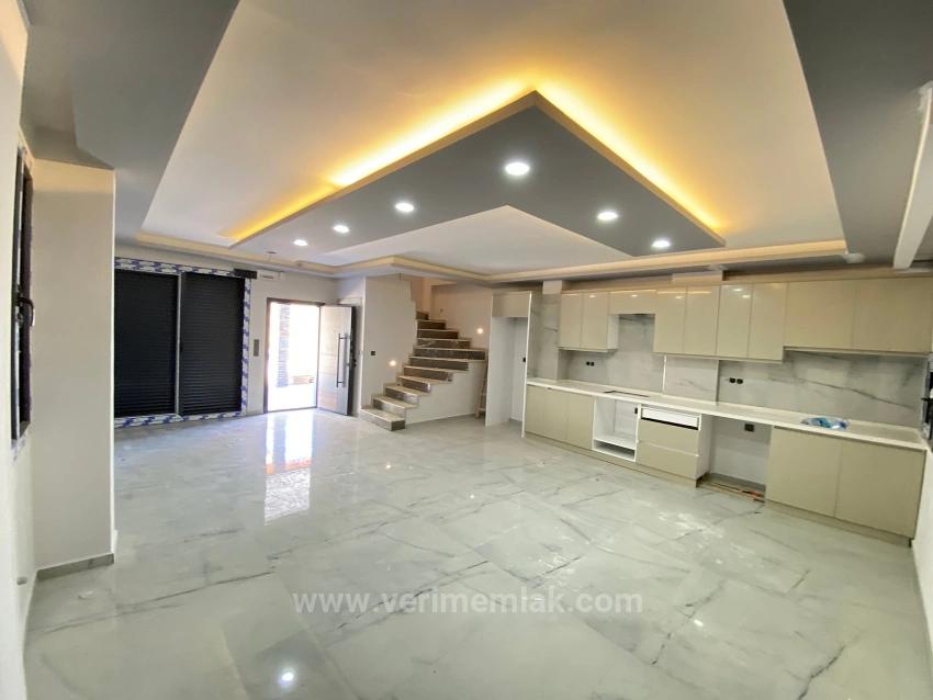 Condominium Title Deed, Close To The Sea, 3+1 Villa With Garden In Seferihisar Cumhuriyet