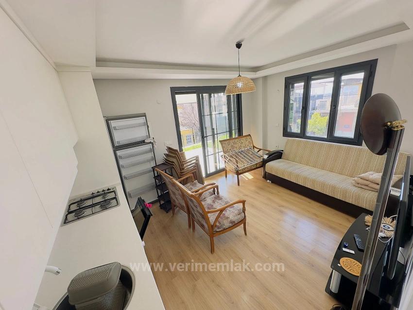 2+1 Apartment For Sale In Seferihisar Mersinalanı, Close To The Sea, Ground Floor With Garden