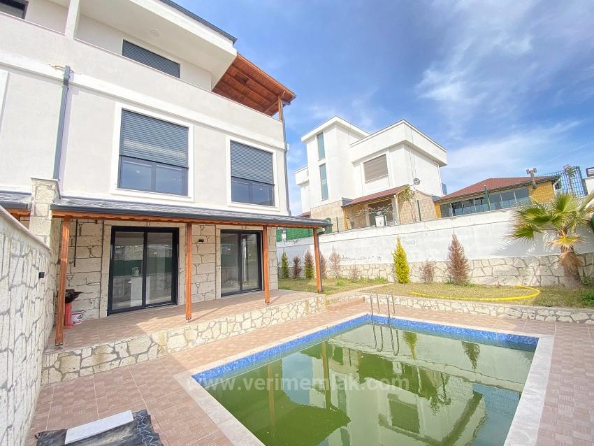 Fully Detached, Ultra Luxury 4+2 Villa With Pool And Full Sea View In Seferihisar!