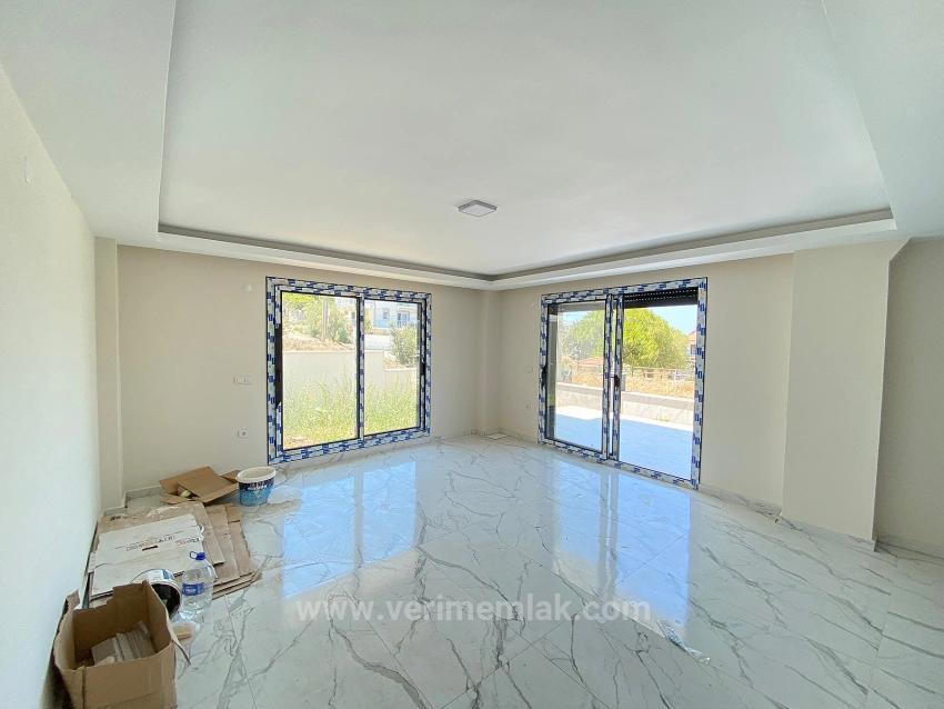 *Single Detached 3+1 Villa With Full Sea View, 50M From The Sea In Seferihisar Akarca