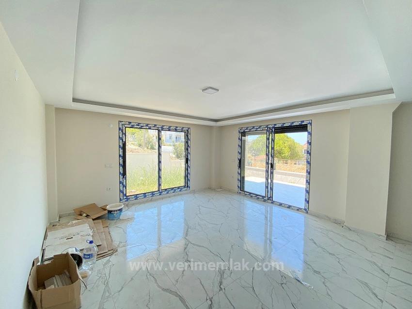 *Single Detached 3+1 Villa With Full Sea View, 50M From The Sea In Seferihisar Akarca