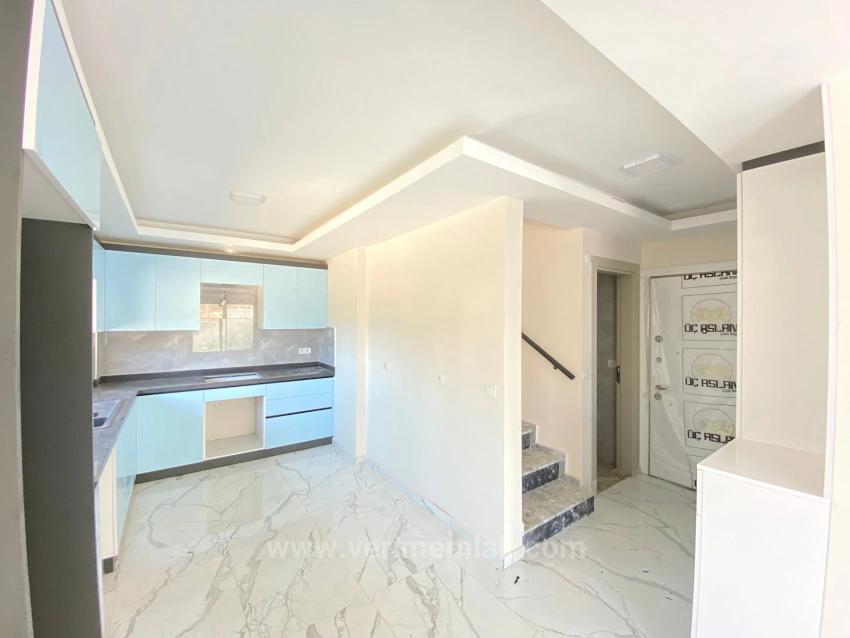 *Single Detached 3+1 Villa With Full Sea View, 50M From The Sea In Seferihisar Akarca