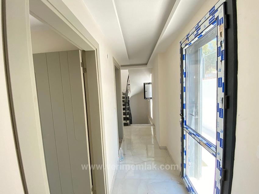 *Single Detached 3+1 Villa With Full Sea View, 50M From The Sea In Seferihisar Akarca