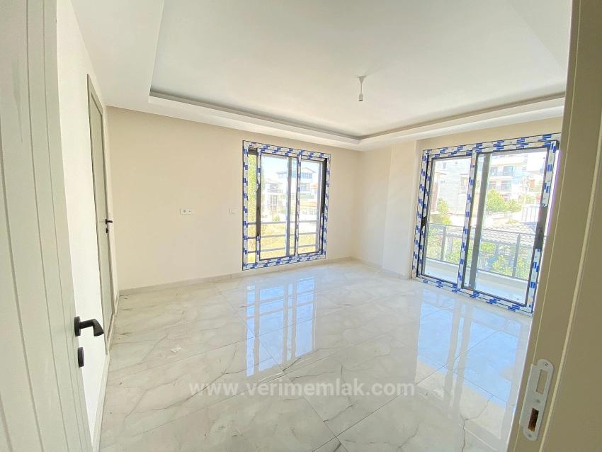 *Single Detached 3+1 Villa With Full Sea View, 50M From The Sea In Seferihisar Akarca