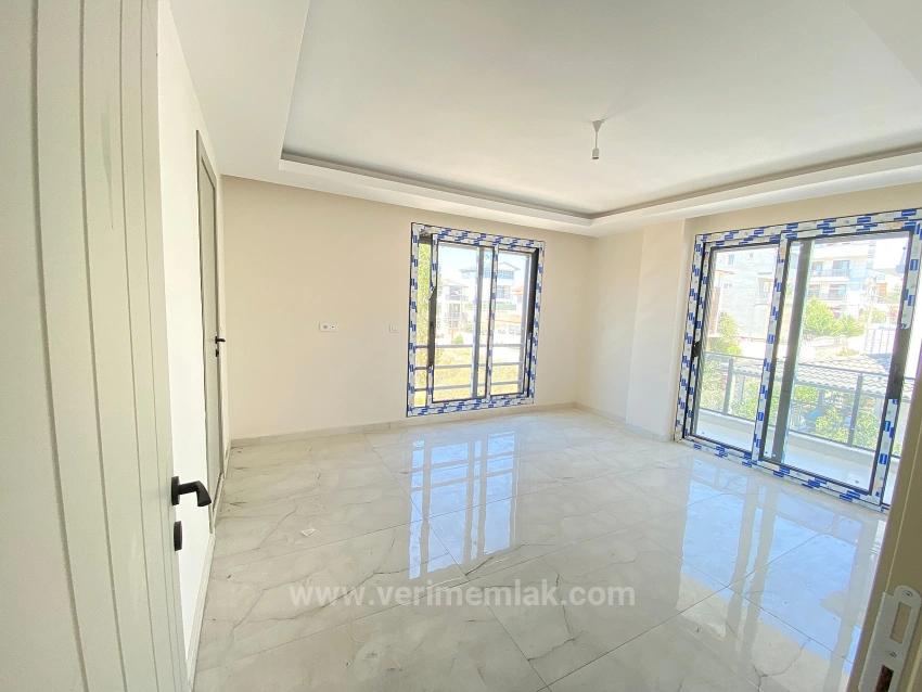 *Single Detached 3+1 Villa With Full Sea View, 50M From The Sea In Seferihisar Akarca