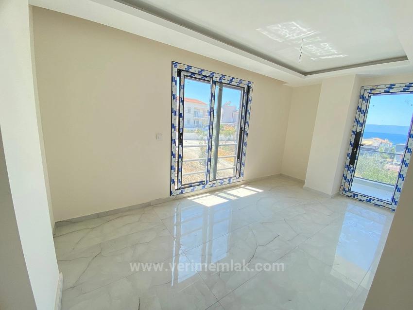 *Single Detached 3+1 Villa With Full Sea View, 50M From The Sea In Seferihisar Akarca