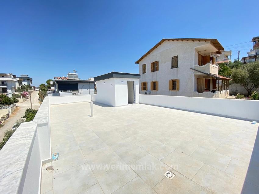 *Single Detached 3+1 Villa With Full Sea View, 50M From The Sea In Seferihisar Akarca