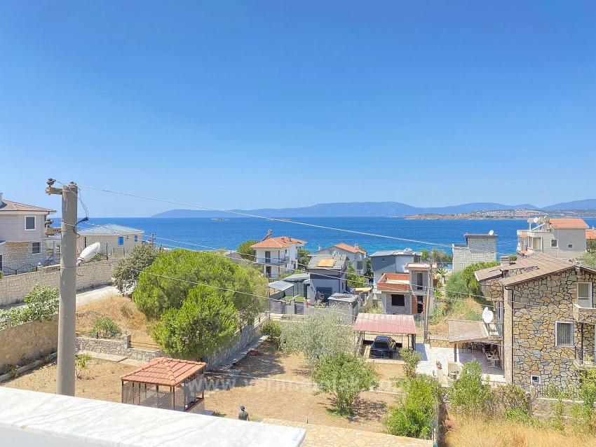 *Single Detached 3+1 Villa With Full Sea View, 50M From The Sea In Seferihisar Akarca