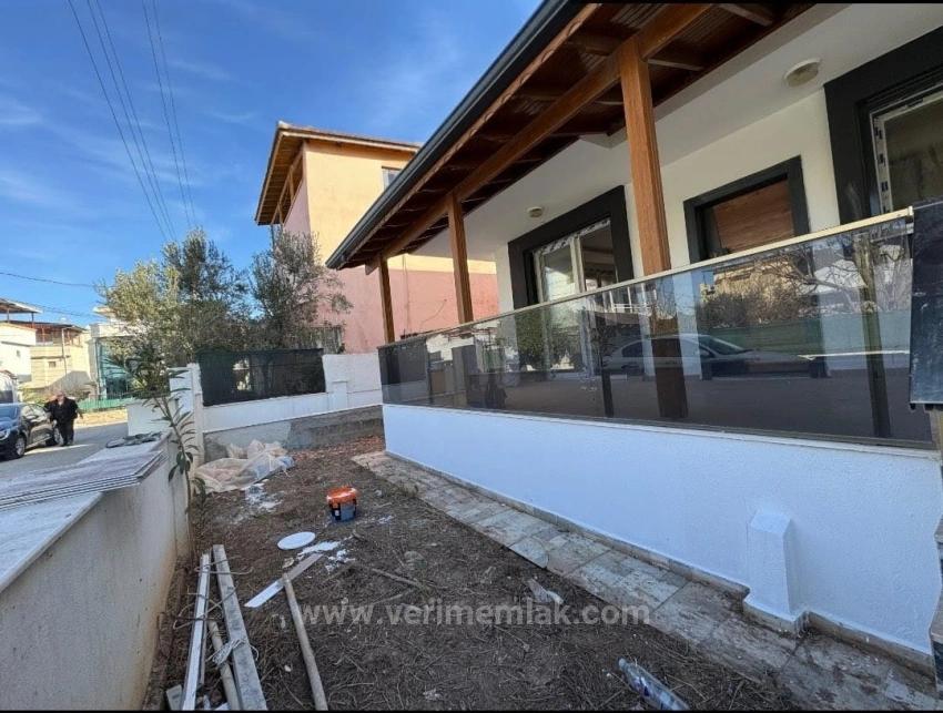 Luxury Corner 2+1 Villa For Sale In Seferihisar's Cumhuriyet Mah., 500M From The Sea!