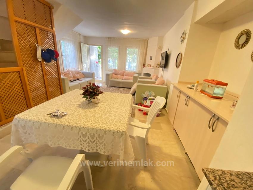 Seferihisar Cumhuriyet Mahallesi, Yıldız Tur Sitesi. 3+1 Apartment For Sale Where Blue And Green Meet.