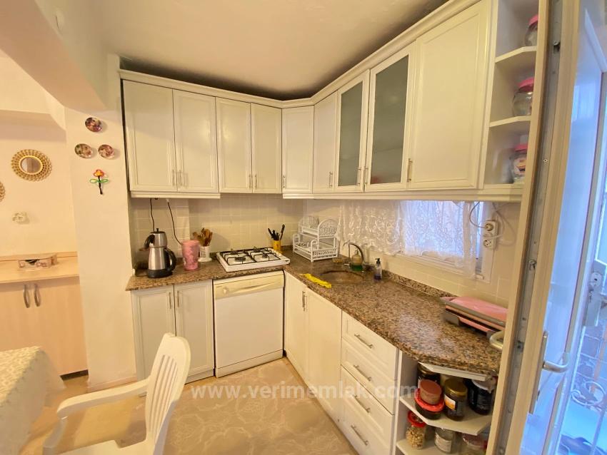 Seferihisar Cumhuriyet Mahallesi, Yıldız Tur Sitesi. 3+1 Apartment For Sale Where Blue And Green Meet.