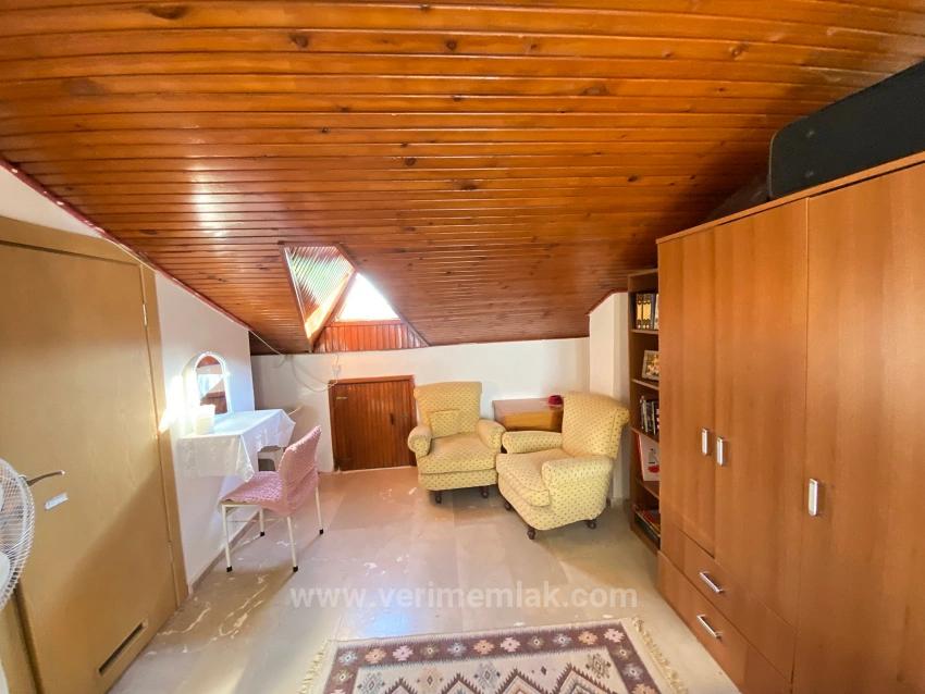 Seferihisar Cumhuriyet Mahallesi, Yıldız Tur Sitesi. 3+1 Apartment For Sale Where Blue And Green Meet.