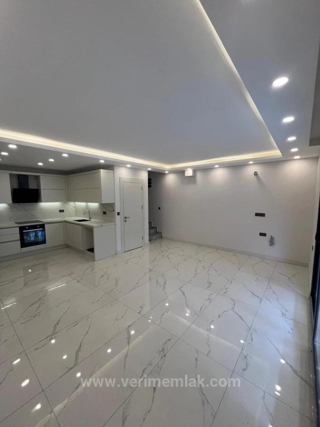 Suitable For Summer And Winter Living In Menderes Çukaltı, Only 350 Meters! 3+1 Modern Villa For Sale