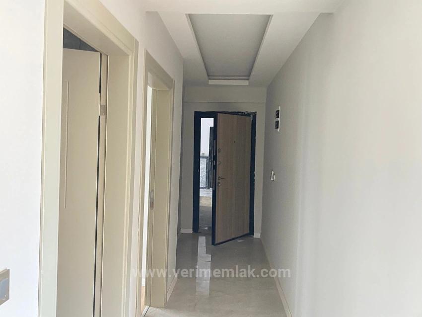 2+1 Ground Floor Apartment For Sale With Elevator In The Market Center Of Gumuldur