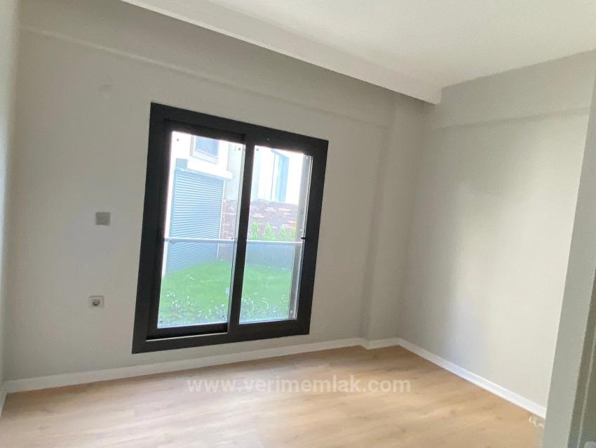 2+1 Ground Floor Apartment For Sale With Elevator In The Market Center Of Gumuldur