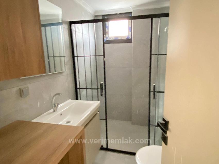 2+1 Ground Floor Apartment For Sale With Elevator In The Market Center Of Gumuldur