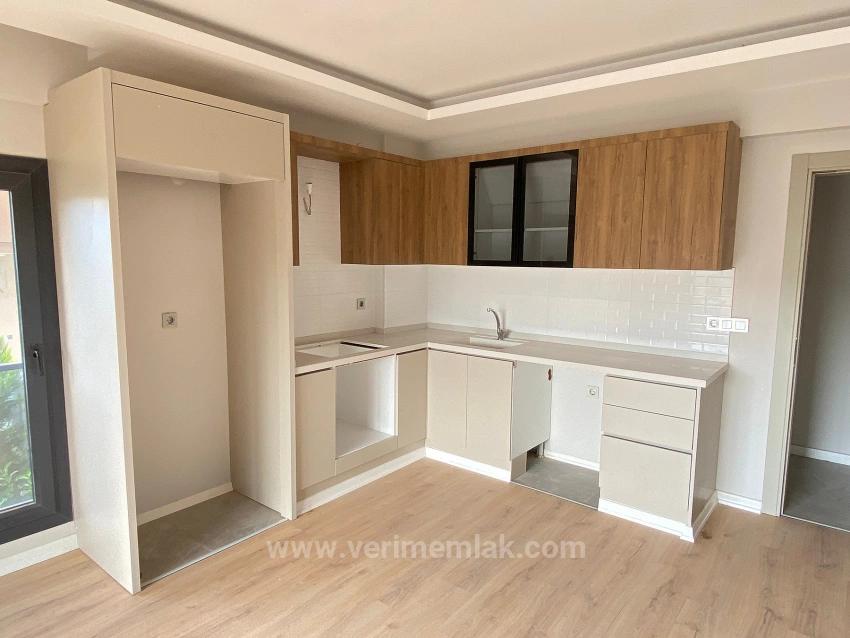 2+1 Ground Floor Apartment For Sale With Elevator In The Market Center Of Gumuldur