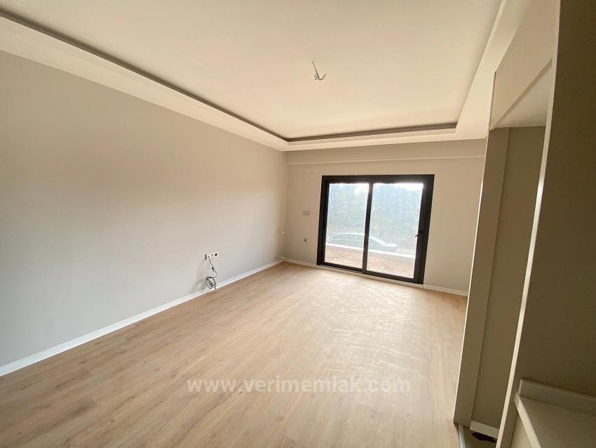 2+1 Ground Floor Apartment For Sale With Elevator In The Market Center Of Gumuldur