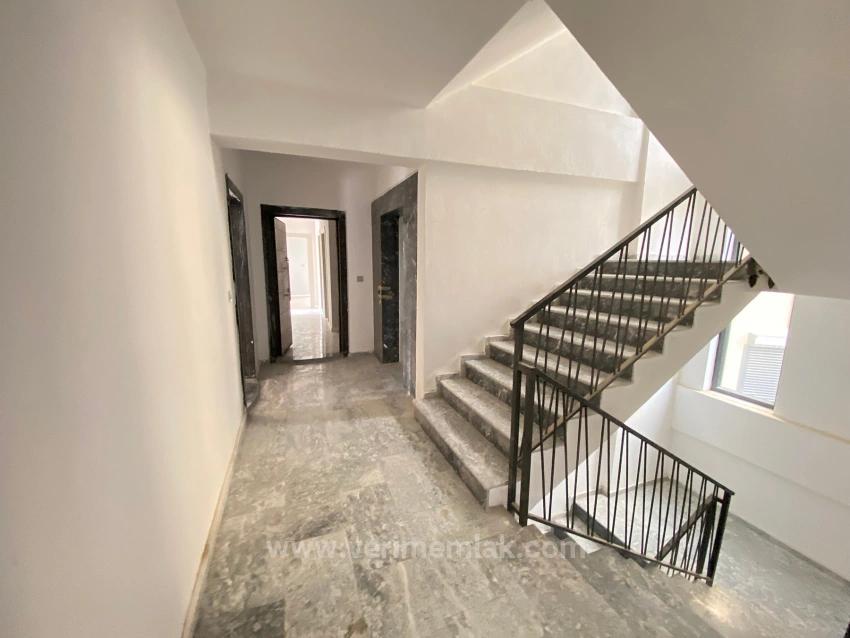 2+1 Ground Floor Apartment For Sale With Elevator In The Market Center Of Gumuldur