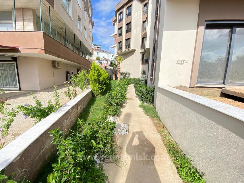 2+1 Flat For Sale On 2 Floors With Elevator In The Market Center Of Gumuldur