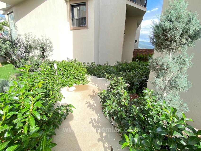 2+1 Flat For Sale On 2 Floors With Elevator In The Market Center Of Gumuldur