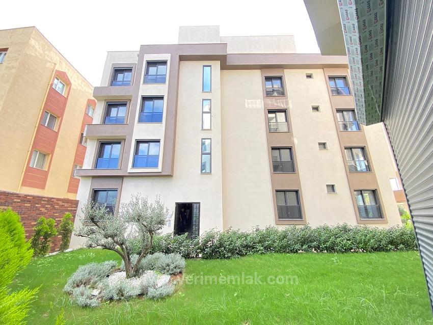 2+1 Flat For Sale On 2 Floors With Elevator In The Market Center Of Gumuldur